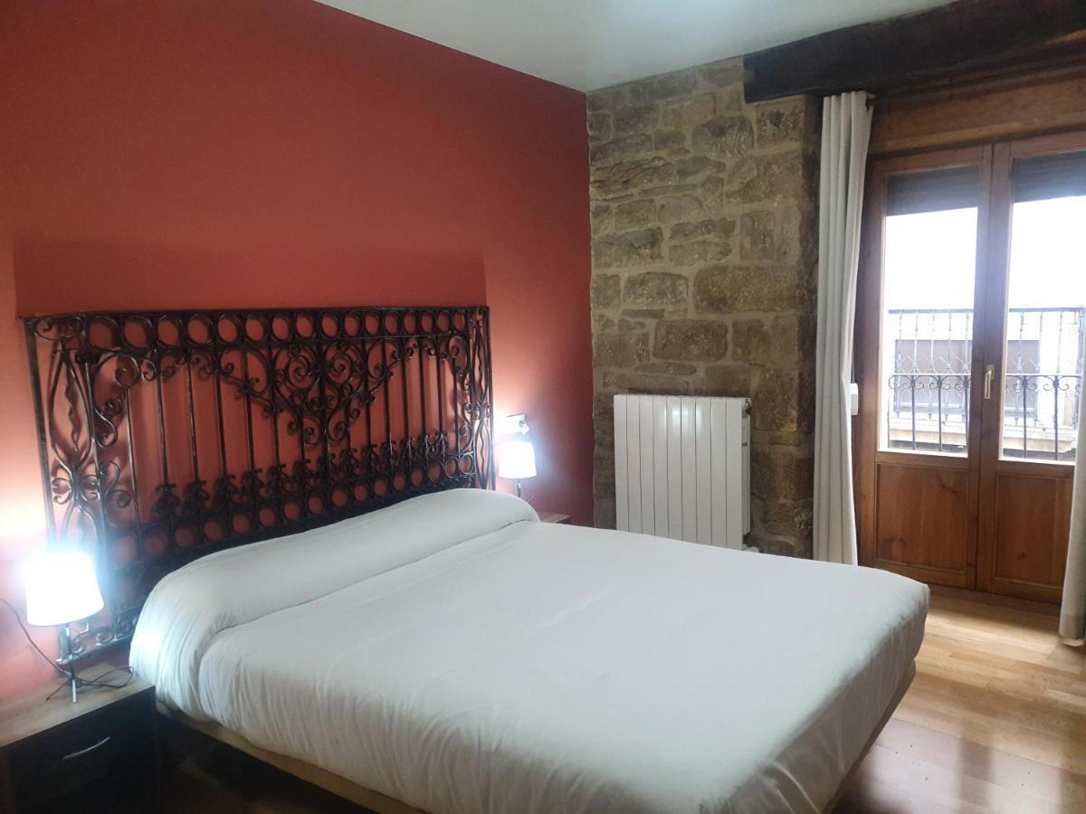 Hostal Rural 18 De Abril Olite Zewnętrze zdjęcie
